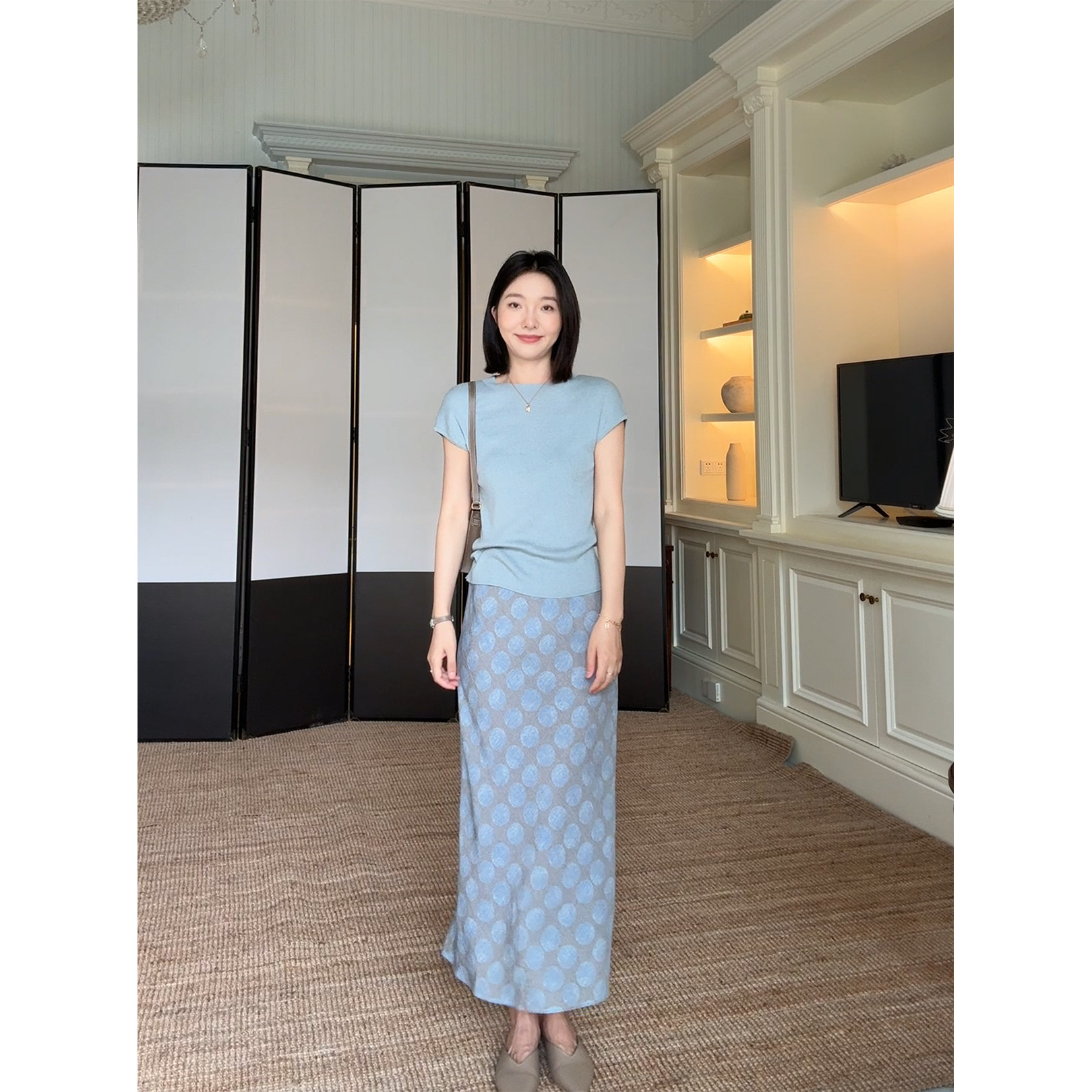 郭九九呢 简约显瘦短袖夏季气质上衣开叉斜裁半身裙夏