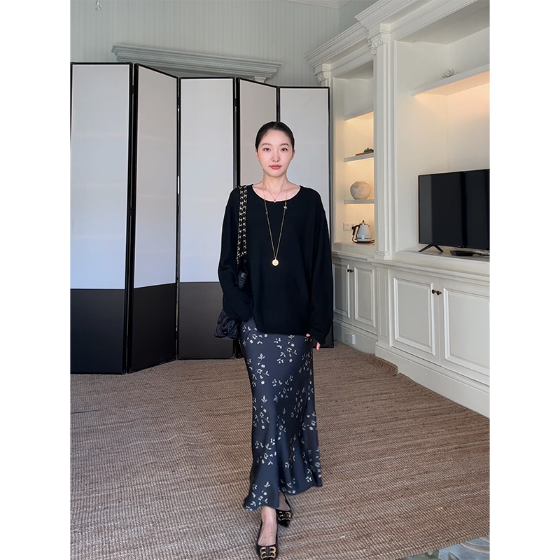 郭九九呢 桑蚕丝羊毛圆领宽松针织衫秋季显瘦上衣花色斜裁半身裙