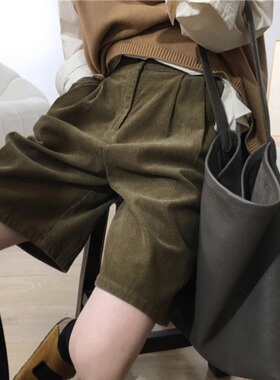 军绿色灯芯绒五分裤女2025秋冬爆款高腰靴裤宽松显瘦条绒阔腿短裤