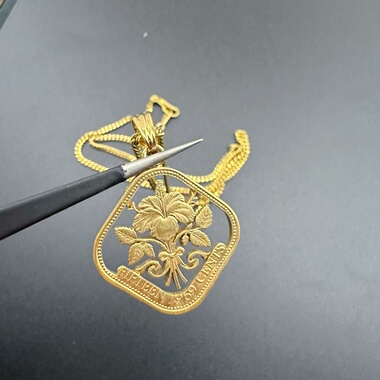 中古vintage复古宫廷风欧美宫廷1969年英国女王镂空吊坠项链