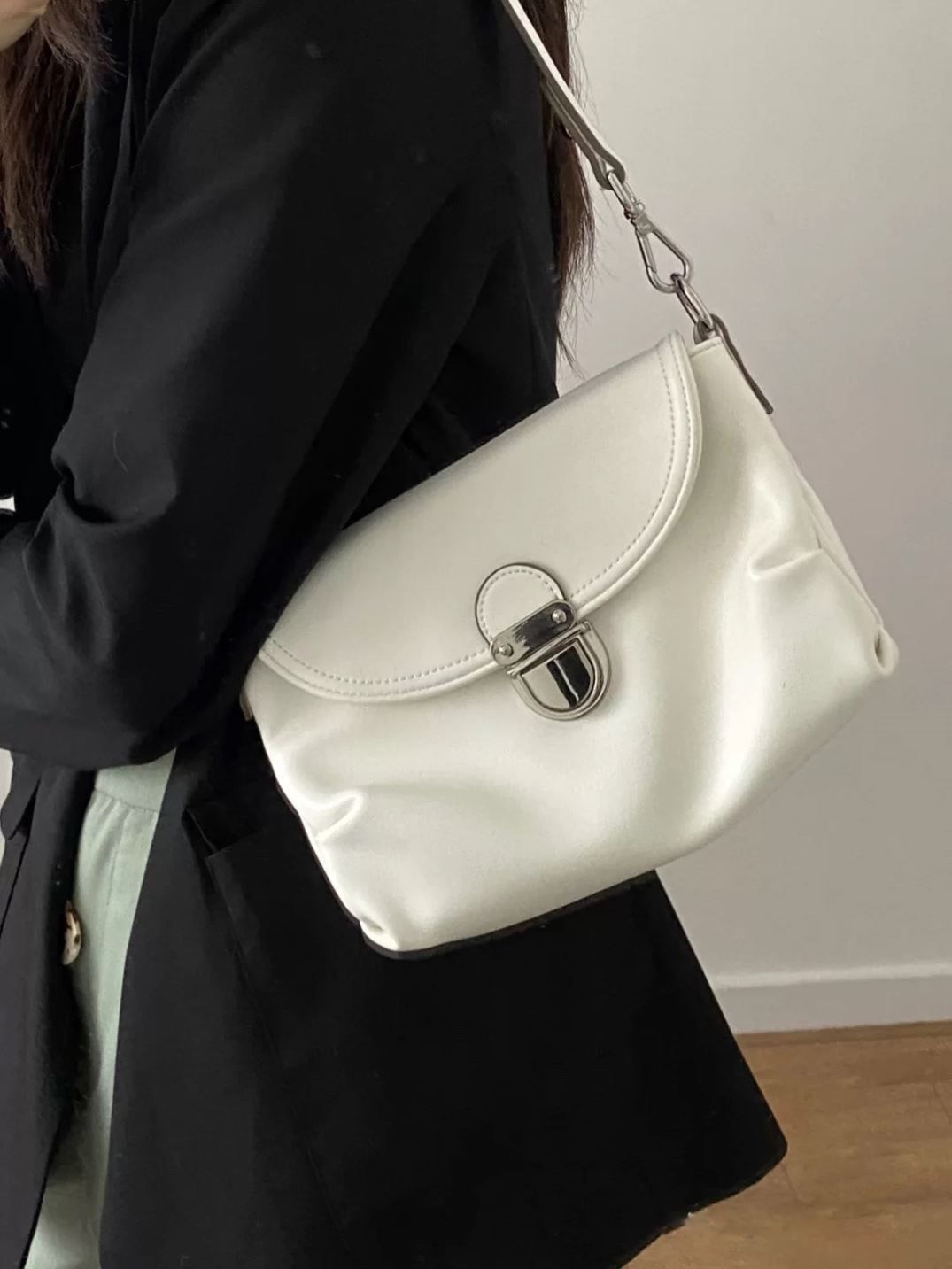 手提软皮风琴包斜挎包女冬百搭少女原创2021新款高中生云吞包小众