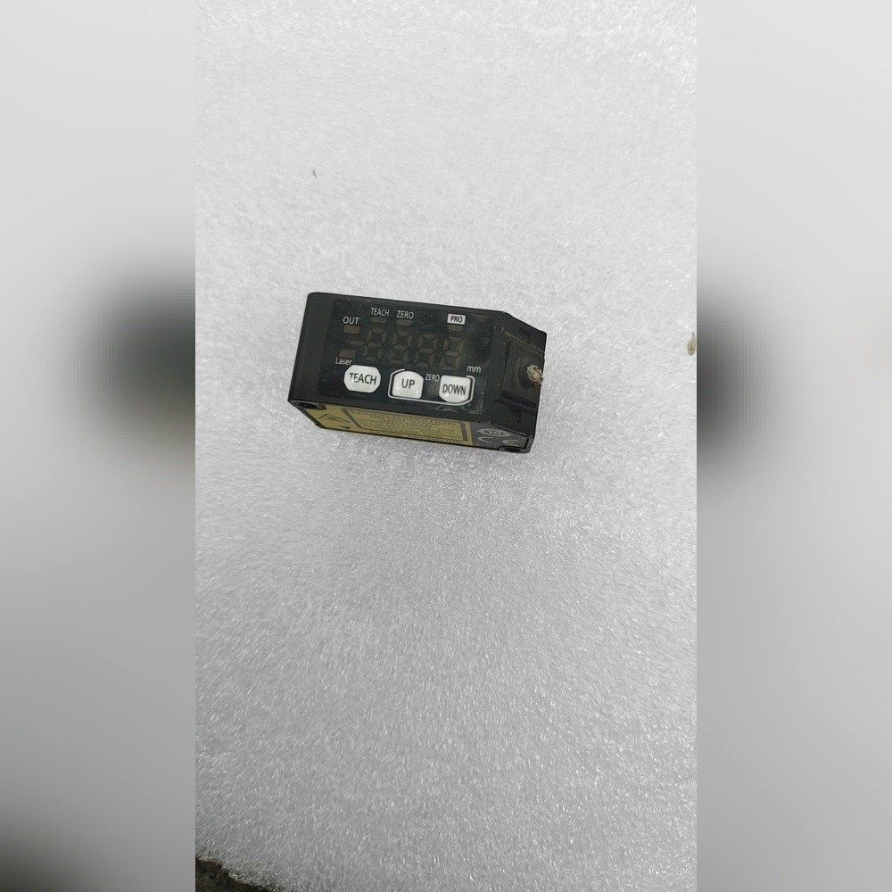 HG-C1200激光位移传感器线剪的太短了!配件出 议价