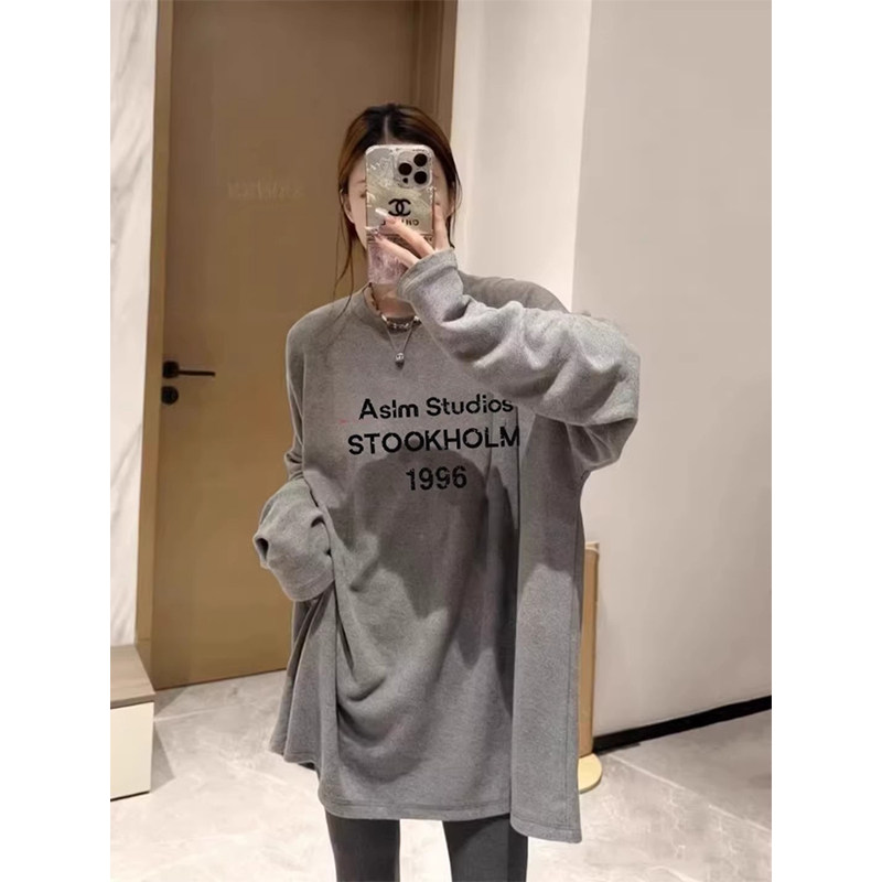 花灰色磨毛打底衫女春季中长版遮屁股长袖T恤内搭配鲨鱼裤的上衣