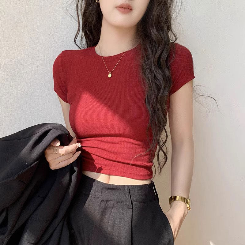 红色冰丝正肩短袖T恤女2024新款夏季纯欲风辣妹紧身短款针织上衣