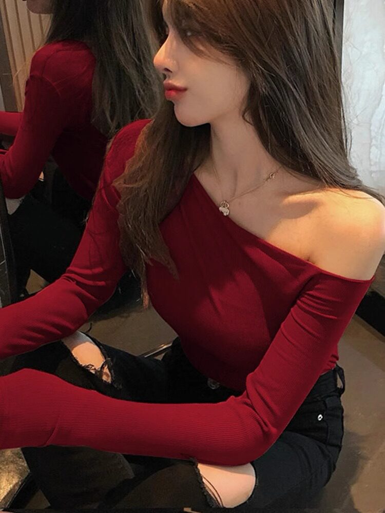 红色露肩长袖T恤女2025秋装新款性感辣妹修身显瘦一字肩别致上衣