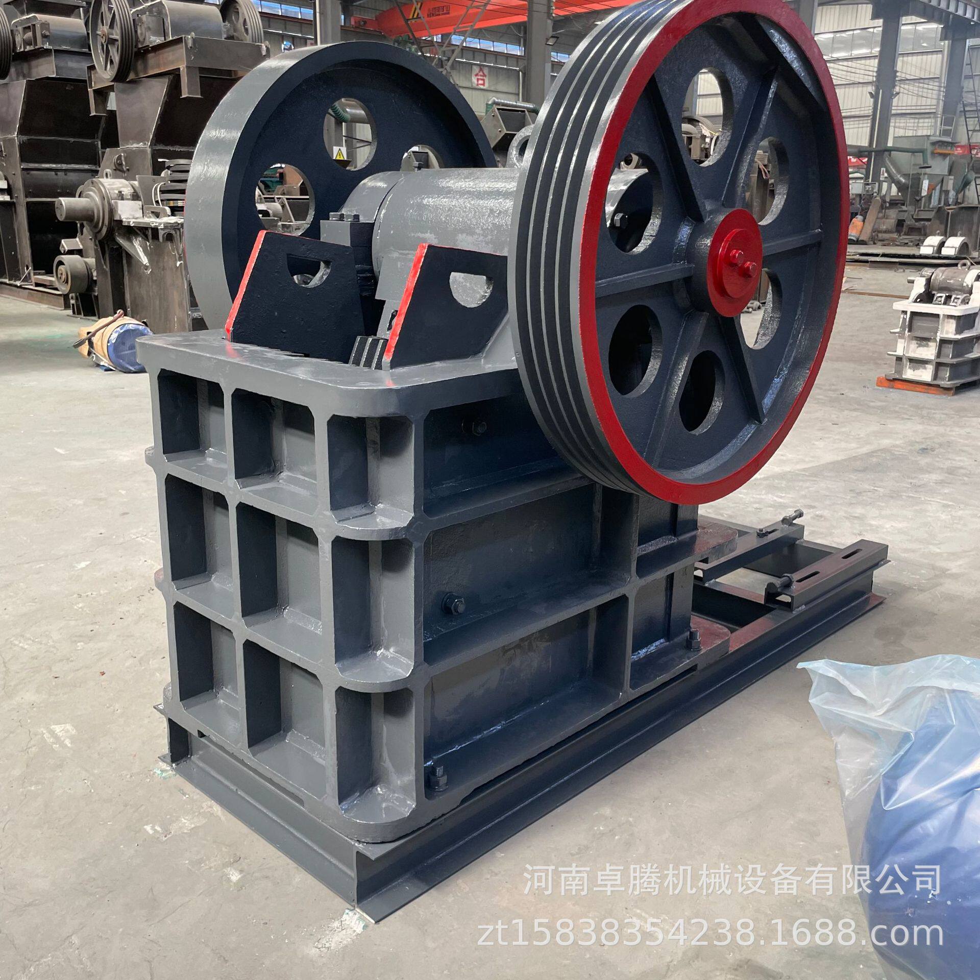 250*400型鄂式破碎机青石矿石粉碎机混凝土碎石机建筑水泥破碎机