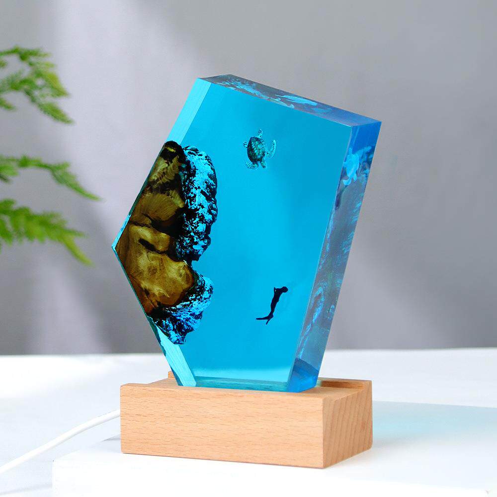 海洋微景观实木树脂灯摆件博物展览海龟潜水员树脂工艺品微缩盆景