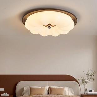 中古风主卧室灯新款法式奶油风圆形南瓜儿童房实木复古房间吸顶灯