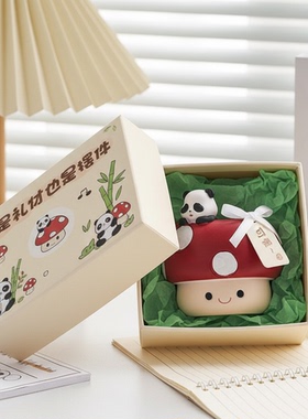 可爱蘑菇熊猫公仔桌面摆件礼物