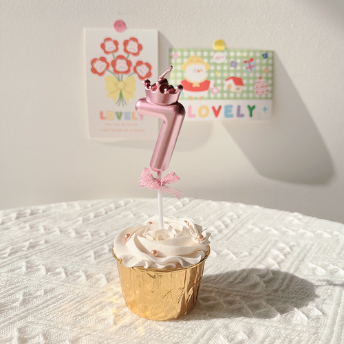 派对甜品台布置玫瑰金蜡烛