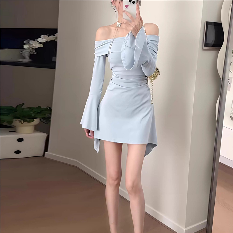 纯欲风辣妹一字肩长袖连衣裙女春季喇叭袖收腰修身显瘦a字短裙子