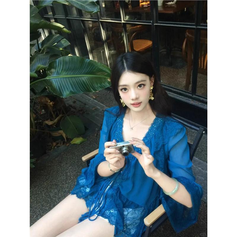 法式蓝色V领喇叭袖蕾丝边衬衫女春秋新款时尚气质名媛绑带上衣