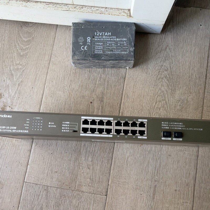 议价-可维修腾达16口千兆+2SFP光上联POE供电交换机 ，实物拍摄图片