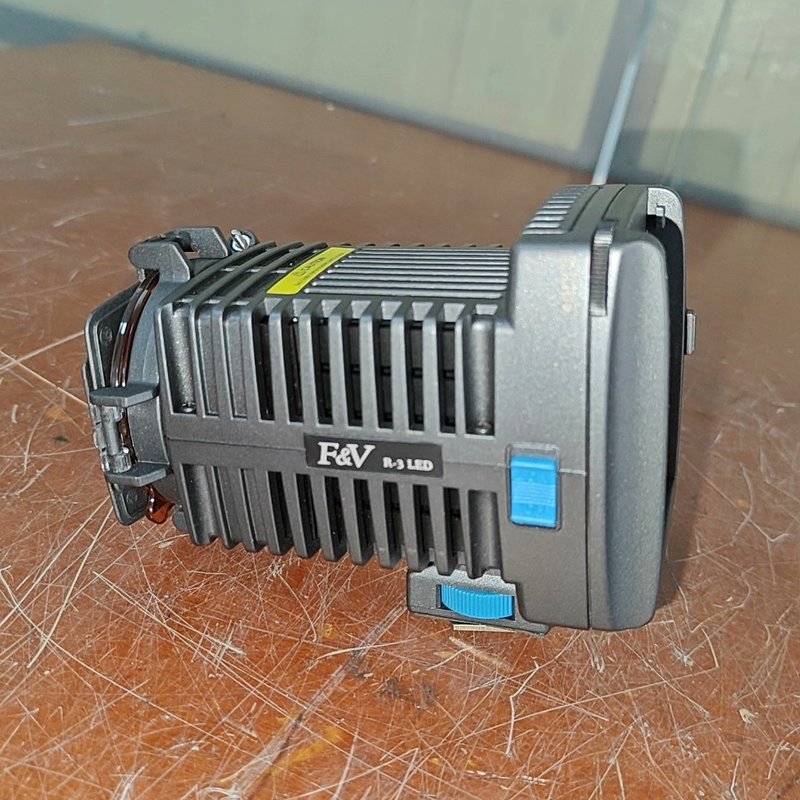 议价-可维修富莱仕R-3 LED摄像灯 补光灯