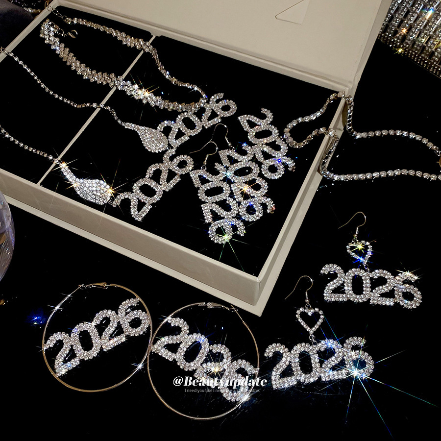 超闪镶钻圆形数字2026吊坠耳环项链套装百搭锁骨链轻奢感颈链