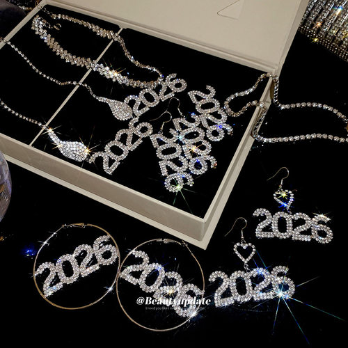 超闪镶钻圆形数字2026吊坠耳环项链套装百搭锁骨链轻奢感颈链