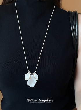 冷淡风拉丝花瓣吊坠项链女简约小众时尚毛衣链轻奢高级感气质饰品