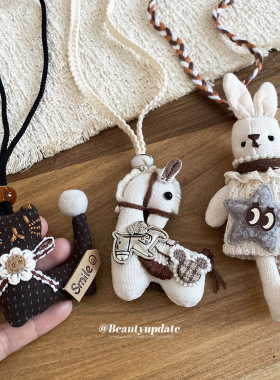 布艺彩绳小猫兔子吊坠项链卡通可爱百搭毛衣链轻奢小众设计感颈链