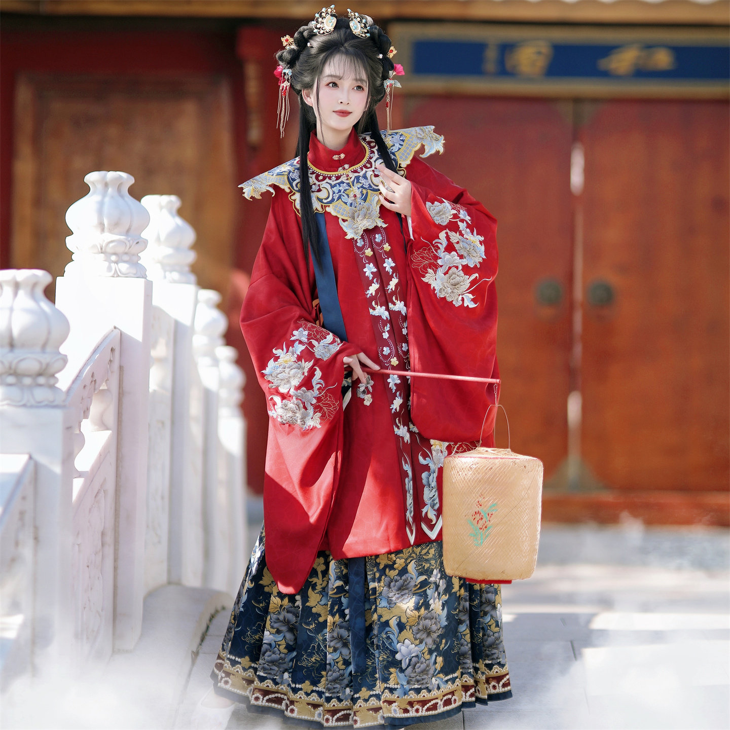 凝紫萱花金月枝|明制云肩汉服女