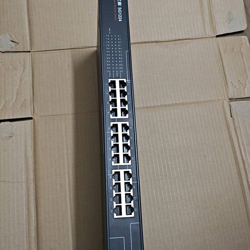 艾泰SG1224 24口全千兆交换机 如图 接