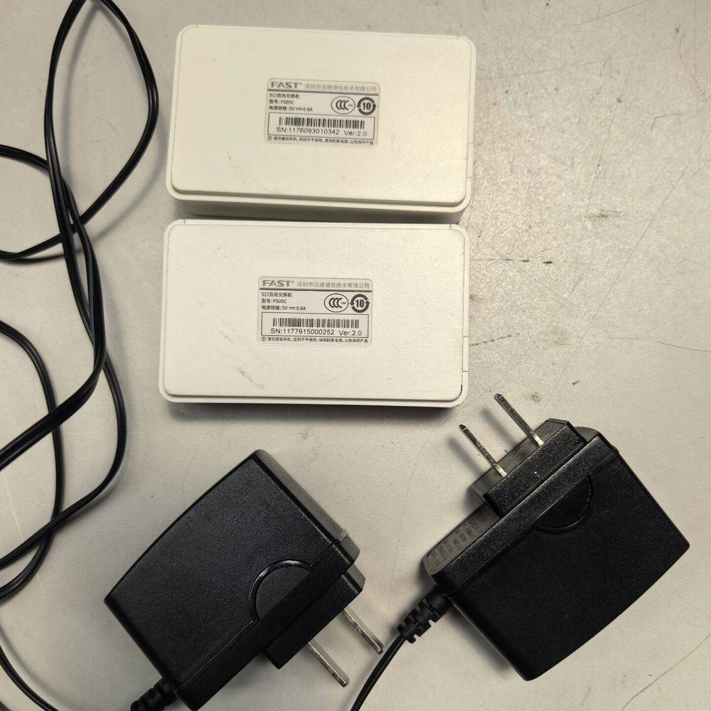 迅捷FS05C交换机 5口百兆交换机 带电源。功能。