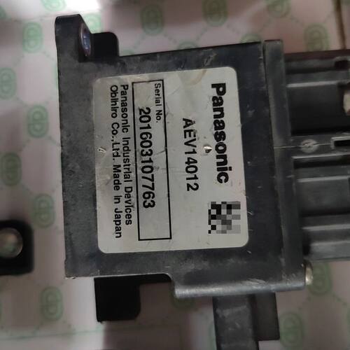 继电器AEV14012   拆机件 实物拍摄。型号