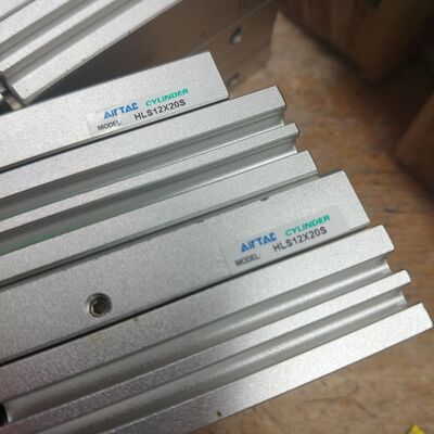 HLS12X20S有7个  带 4个不