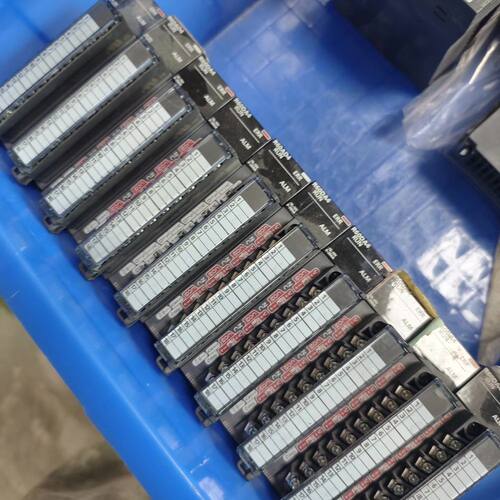PLC模块R60DA4   有需要联系一下