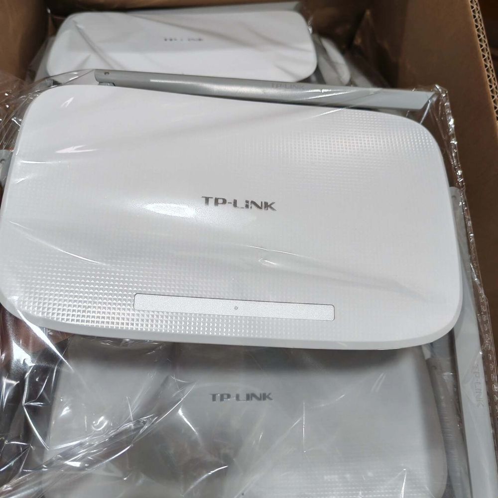 TP-LINK TL-WDR5620 全百兆路由器。