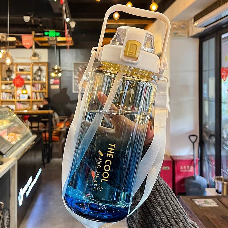 日本进口MUJIE大容量2000ml耐高温塑胶吸管杯 户外适用带刻度运动