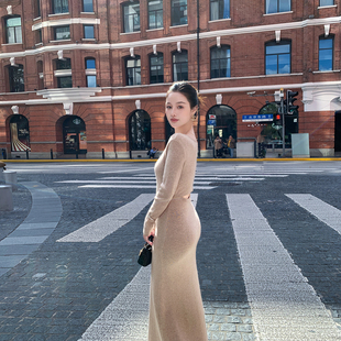 v领针织连衣裙女高级感秋冬新款韩版修身内搭打底毛衣包臀鱼尾裙