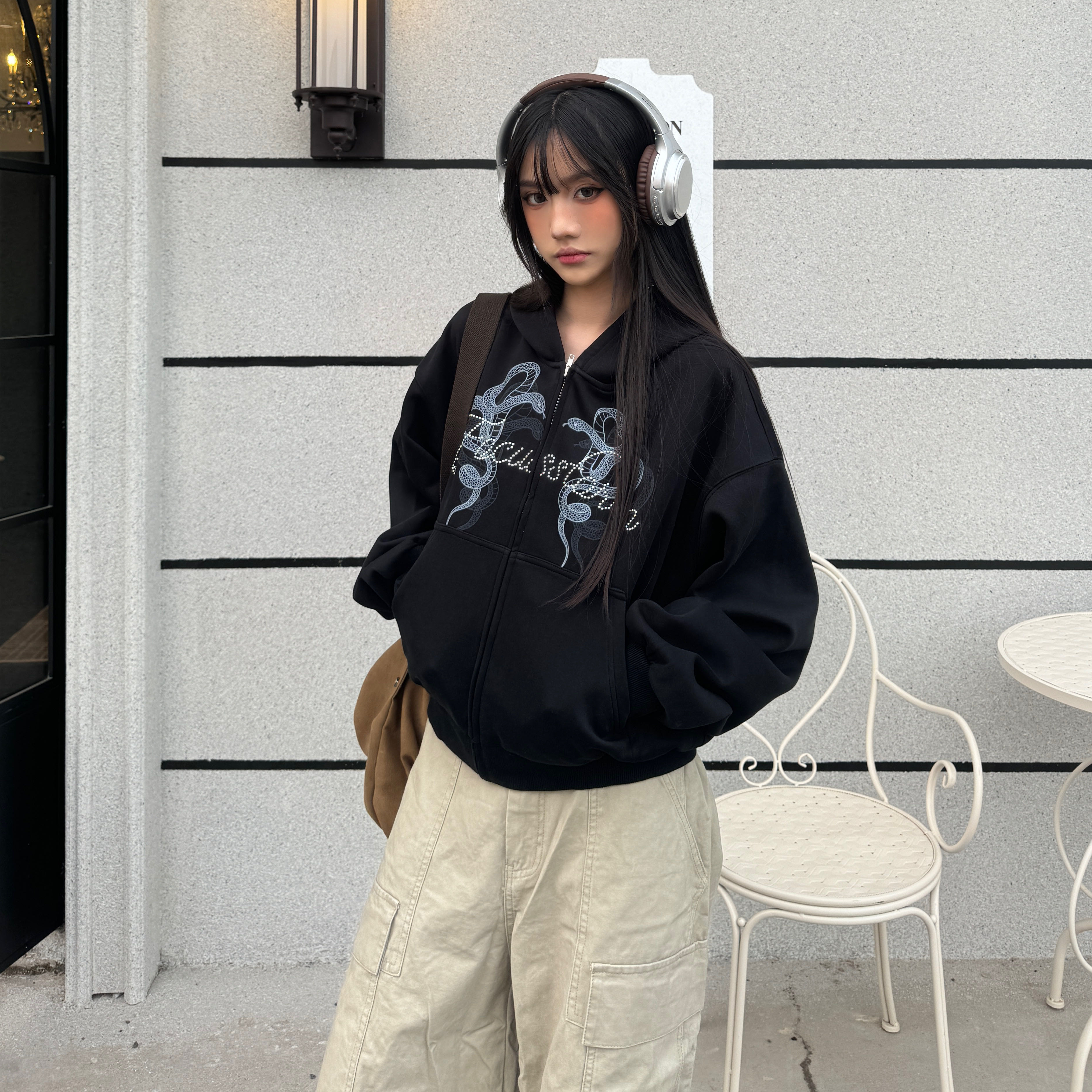 美式烫钻蛇年连帽卫衣开衫