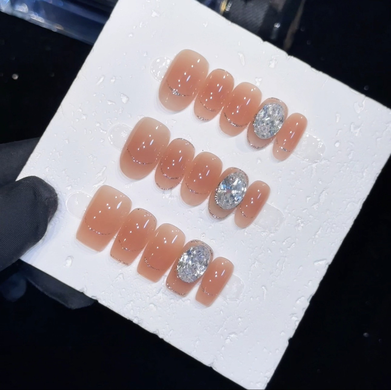 【落月蜜桃】纯欲蜜桃粉爆闪锆石手绘银线显白温柔短款手工穿戴甲