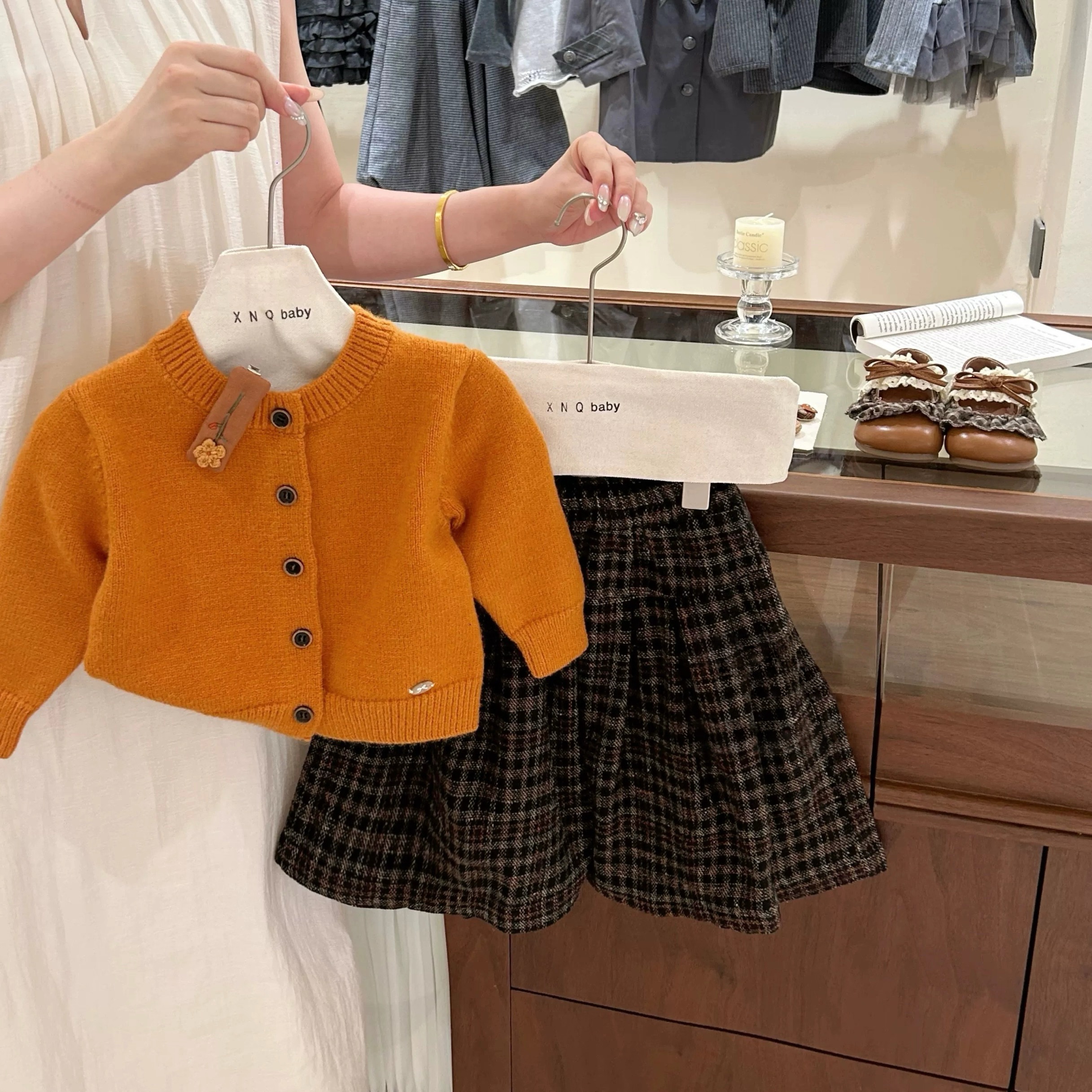 【现货】2025新秋冬韩系女宝南瓜色显白毛衣针织开衫女童加厚保暖