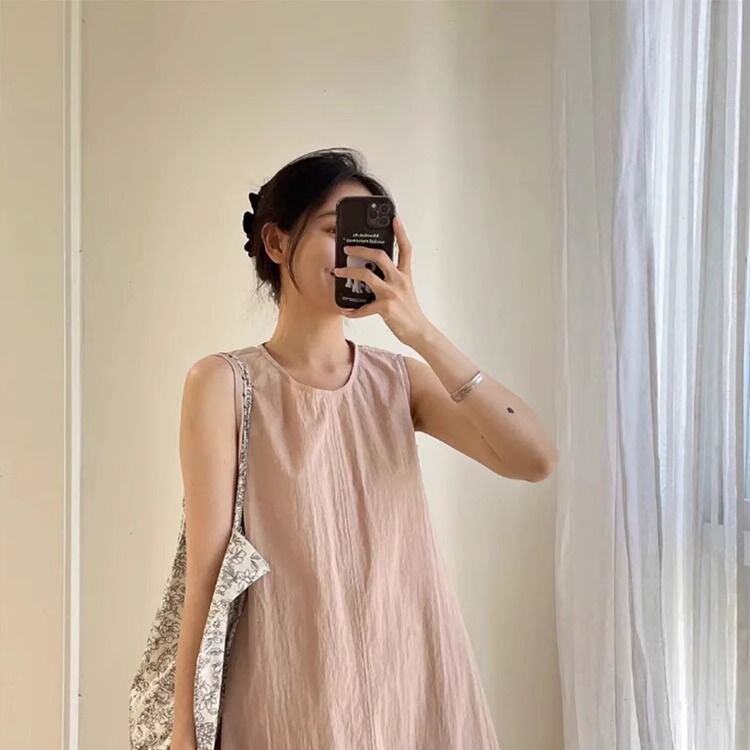 优质质量  粉色简约宽松无袖连衣裙女夏季法式度假风中长款背心裙