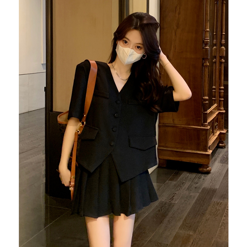 潮牌大码西装套装女夏季胖妹妹显瘦减龄短袖上衣百褶半身裙两件套