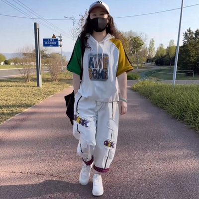 时尚两件套装女2026年夏季新款连帽字母印花短袖T恤+水洗棉彩裤潮