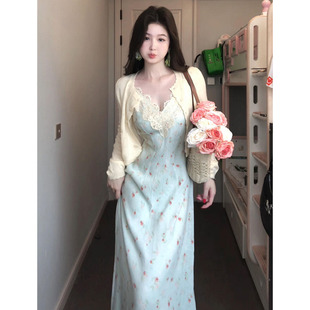 2025新款 純欲風蕾絲拼接v領碎花吊帶連衣裙子女夏季 海邊度假長裙