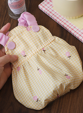 小体狗狗衣服春夏款清凉连衣裙宠物春天休闲吊带裙外出可爱格子裙