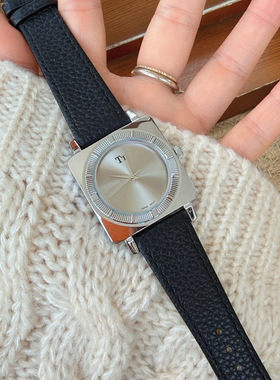 TT新款简约皮带女士大表盘时尚女表光面简约银灰色韩版轻奢手表