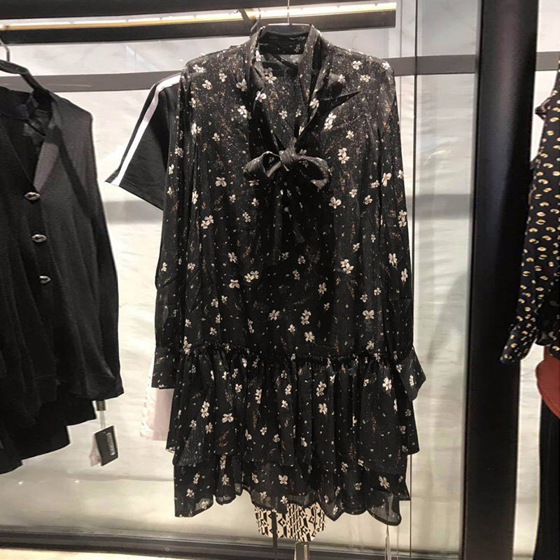 阿瑪施女装旗舰店官网2020早秋新款飘带雪纺碎花连衣裙气质中长裙