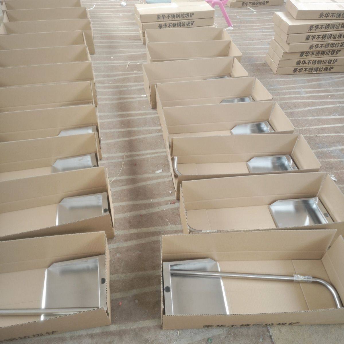 大号垃圾铲子搓子户外畚斗灰家用劳保工厂加厚扫地垃圾簸箕不锈钢