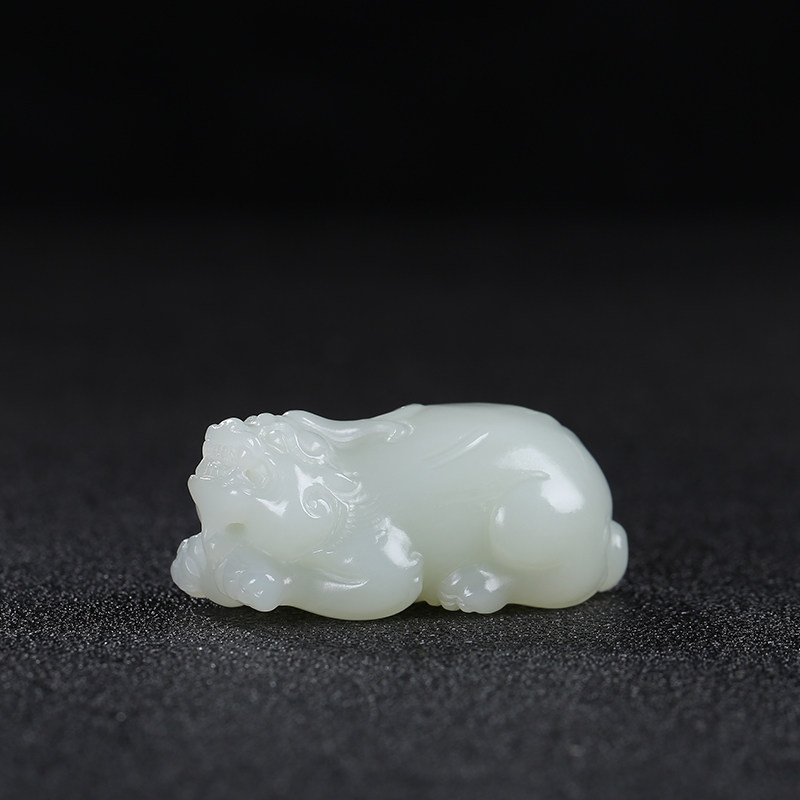 和田玉白玉瑞兽貔貅挂件吊坠