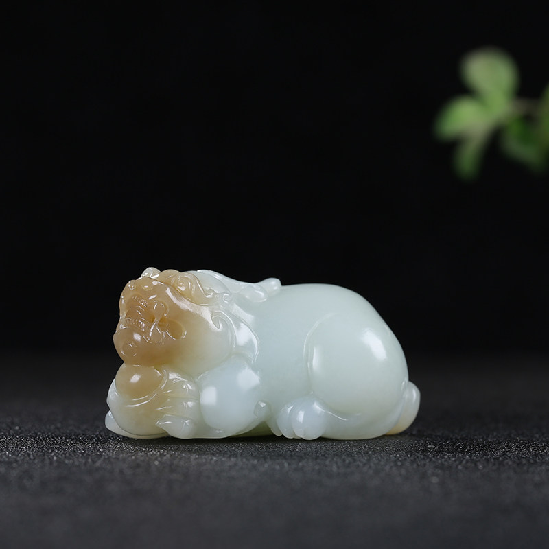 和田玉糖白玉瑞兽貔貅元宝手把件