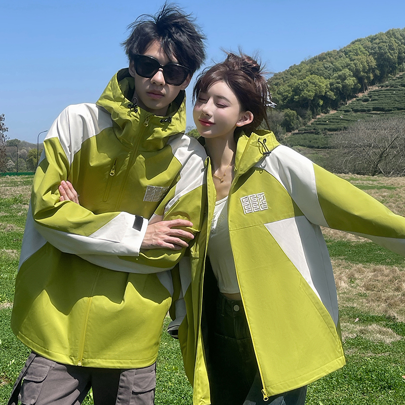 情侣装2025冬季新品国潮户外休闲运动防风防水冲锋衣女款外套夹克