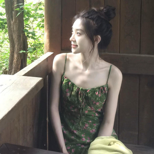 夏季 法式 2025新款 海邊度假穿搭套裝 綠色吊帶碎花連衣裙子女裝 長裙