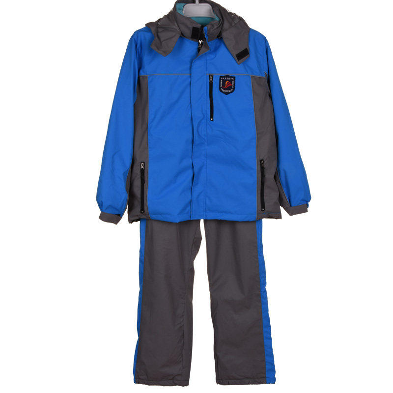 松永服饰男生冬季校服上