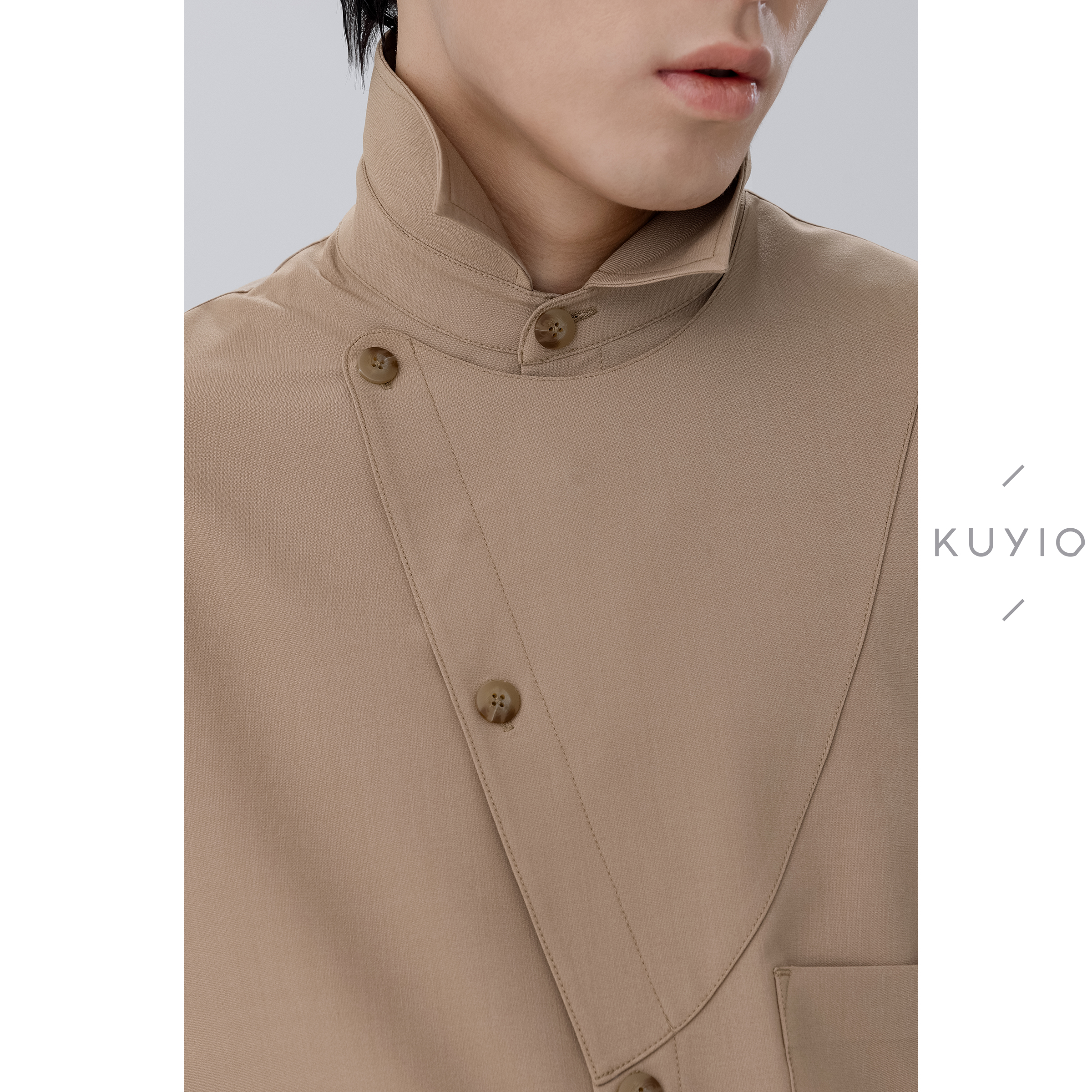 Kuyiou斜门襟下摆开叉长袖衬衫