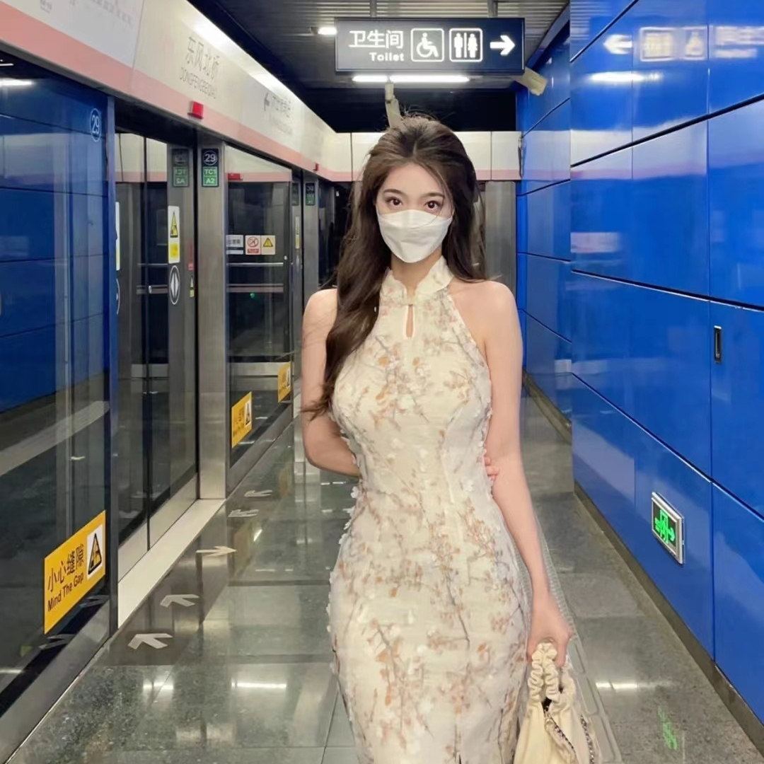 踏雪寻梅白色挂脖碎花雪纺改良旗袍连衣裙2022春夏长裙子女