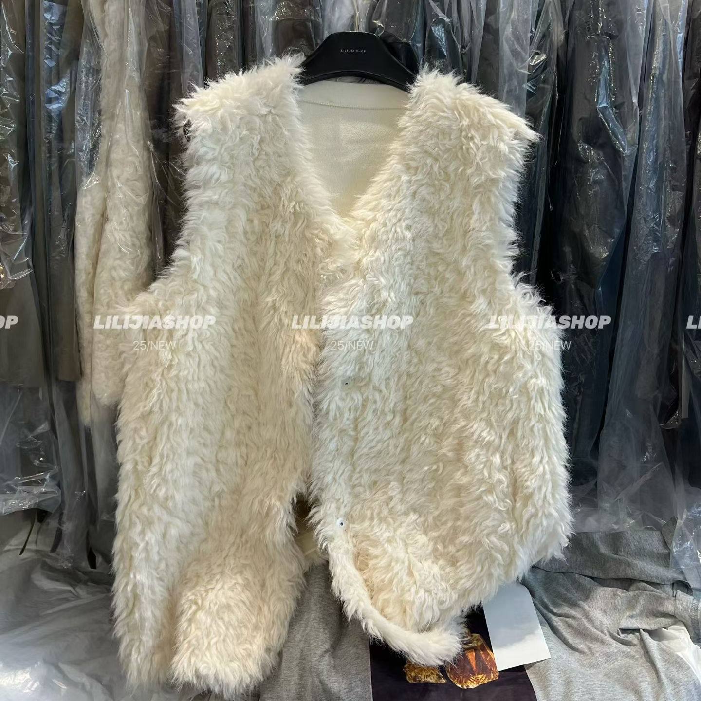 2025冬新款羊羔毛马甲女白色毛毛坎肩保暖无袖洋气中长款皮草外套